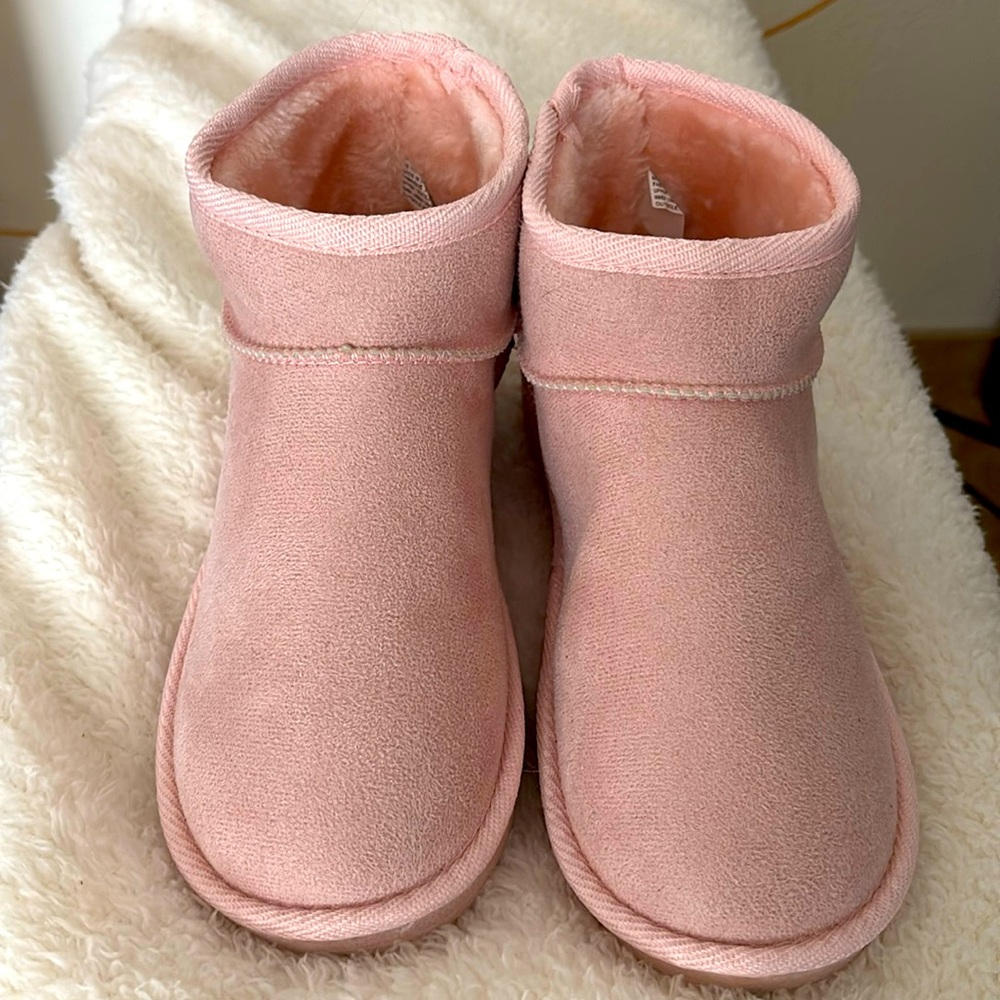 ShoeDazzle Lynn Sherpa Ankle Fuzzie Booties Size 7 Pink